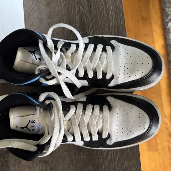 Jordan 1 Mid UniversityBlack White 8 women’s - Picture 3 of 7